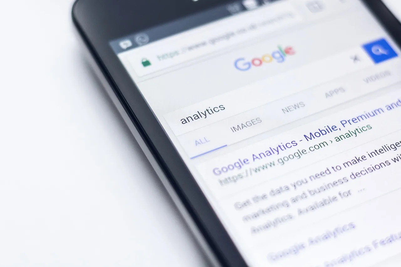 electronics, mobile phone, screen, smartphone, google, search engine, mobile, website, internet, analytics, google, google, google, google, google, search engine, website, website, website. How to pilot digital customer journeys tools