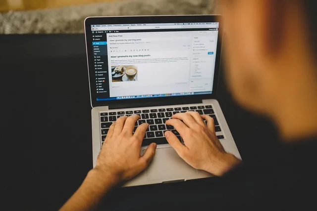 blogging, typing, wordpress, macbook, laptop, computer, technology, business, marketing, working, wordpress, wordpress, wordpress, wordpress, wordpress. Digital marketing platforms: turning user reviews into tests